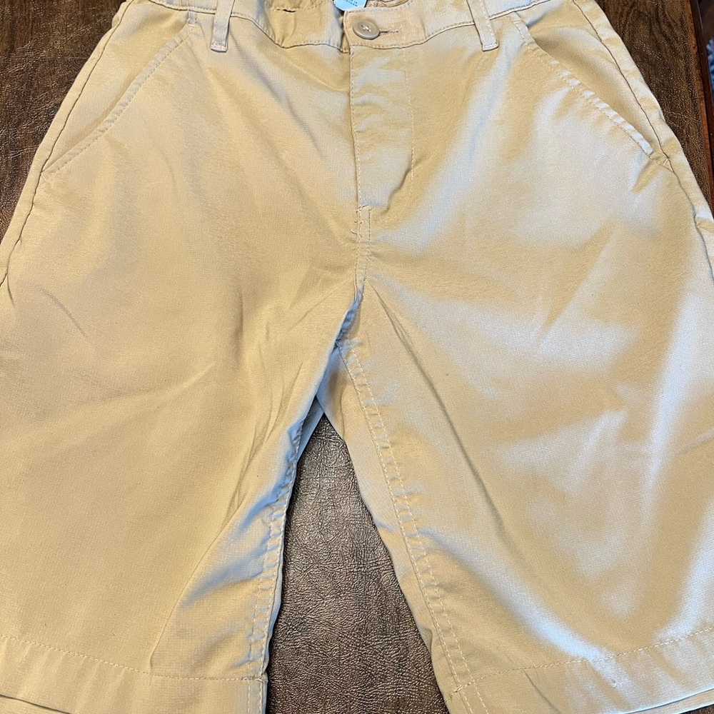 Old Navy youth Sz 10 Tech khaki shorts poly & spandex Excellent condition